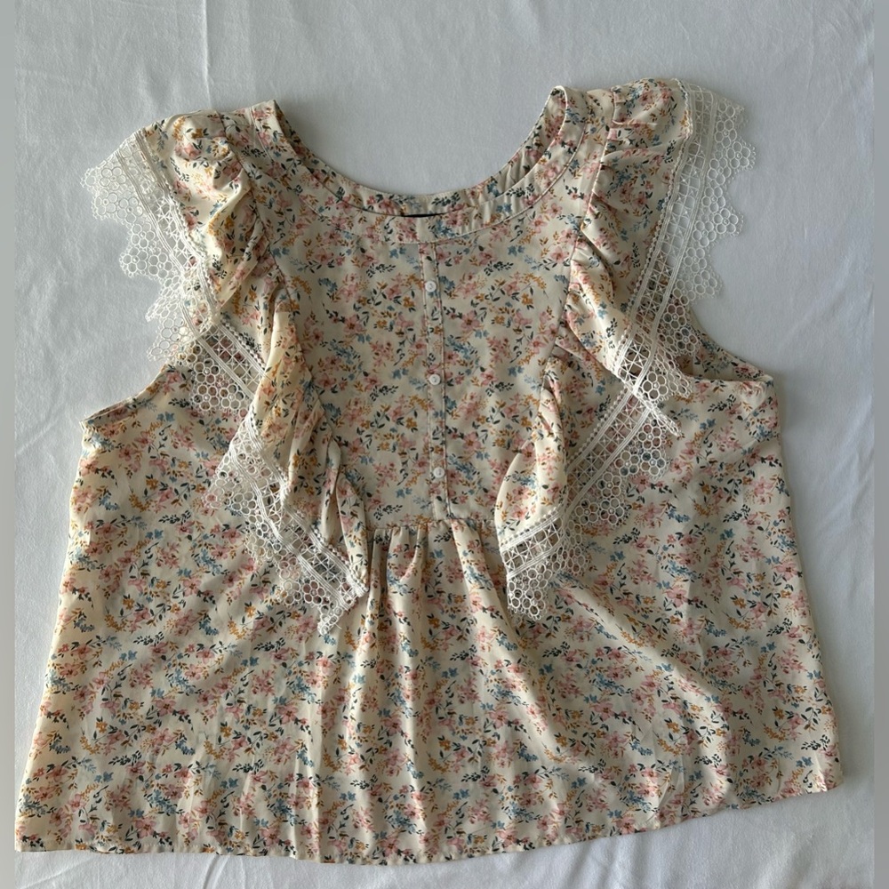 WEEK & Floral Lace Trim Women's Top - Picture 1 of 8
